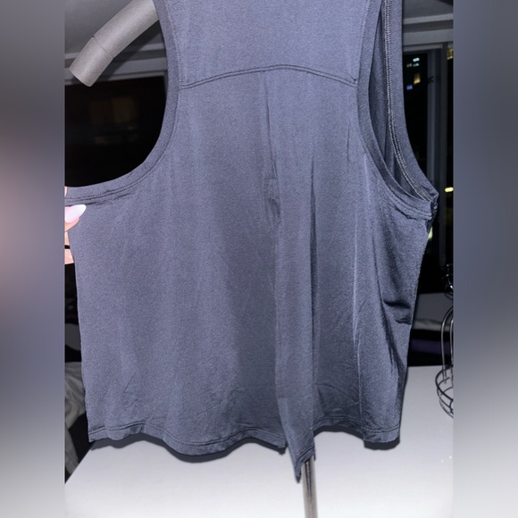 Peloton Distance Lite Split Back Muscle Tank - Picture 9 of 9